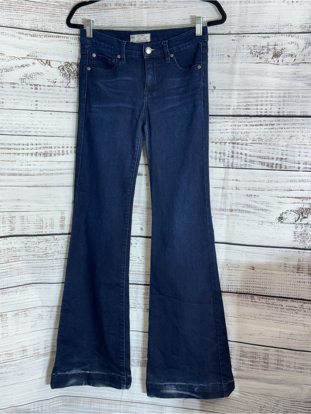 Free people Jeans Womens Sz 26 vintage Dark Blue Flared bootcutmid rise stretch